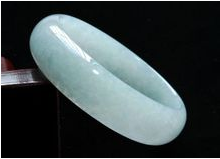 玉器鑒定真?zhèn)伪鎰e找上海弘盛王經(jīng)理