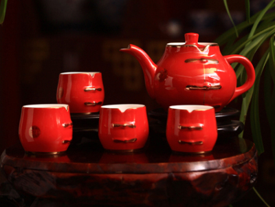中国红唐装茶具