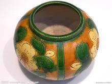 孔雀绿釉雕瓷暗八仙纹盖罐